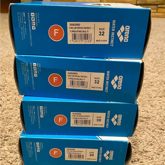 Arena training suit women’s NWT - Picture 3 of 3